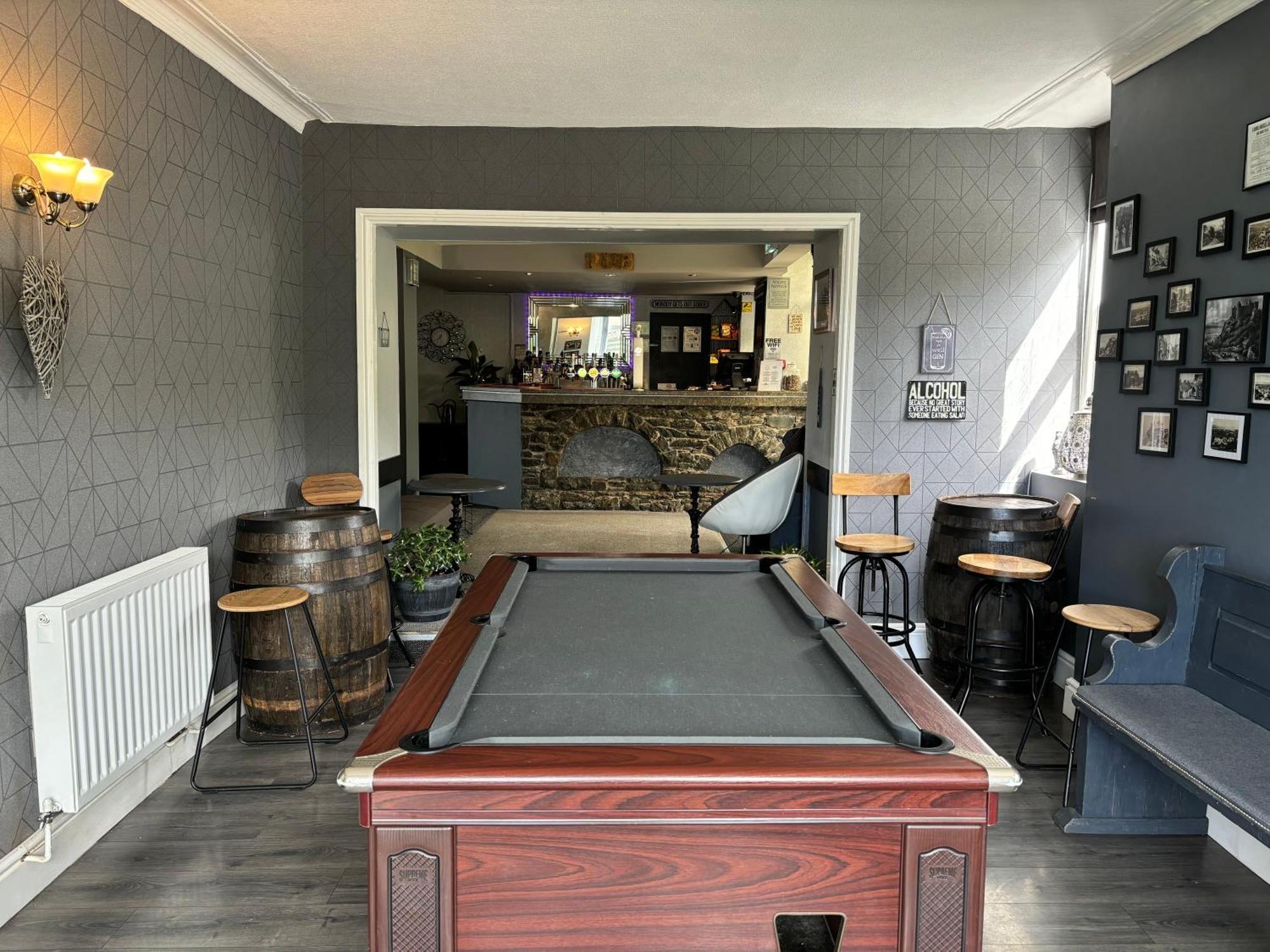The Queens Hotel 할레흐 외부 사진