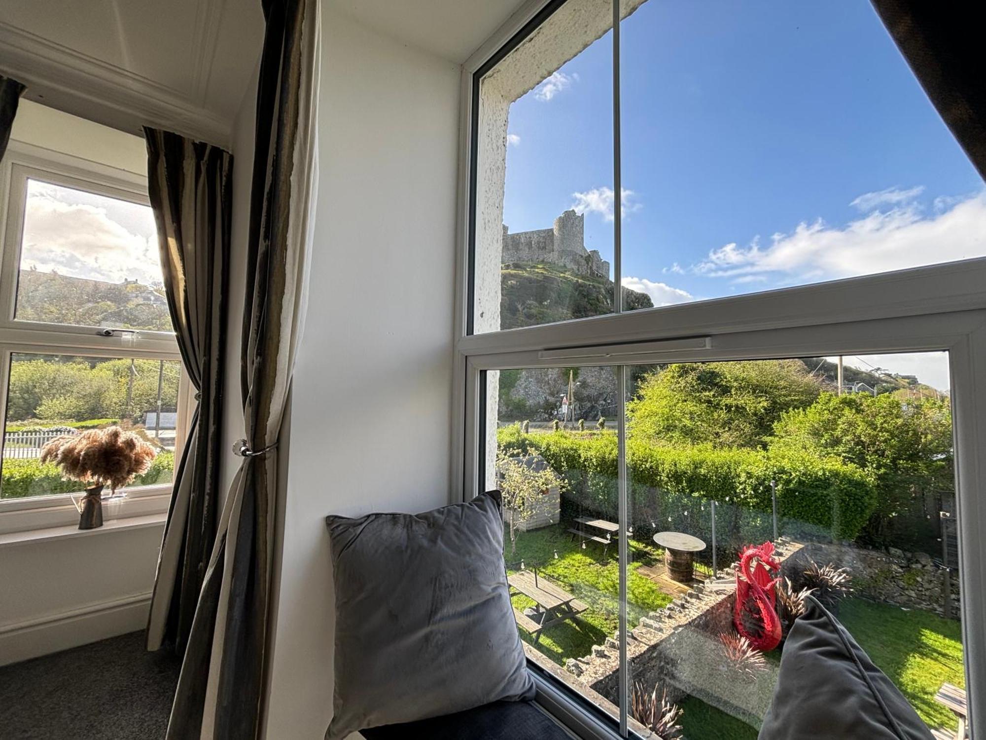 The Queens Hotel 할레흐 외부 사진